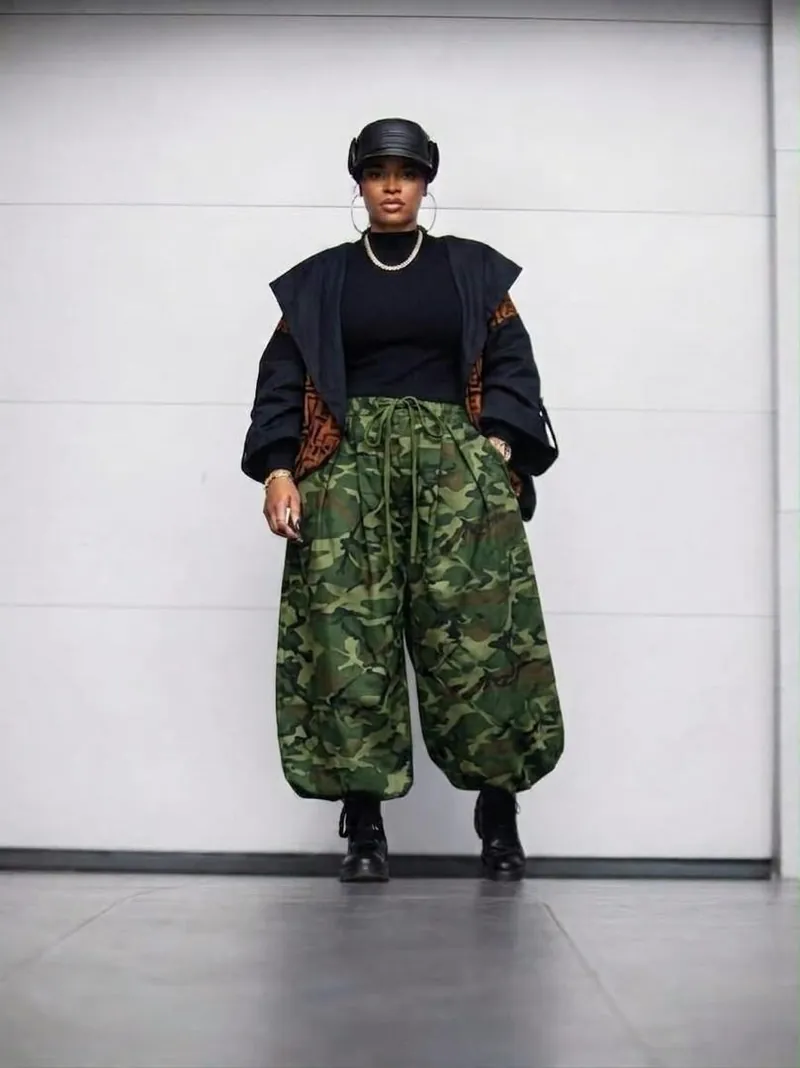 Mannequin portant le sarouel camouflage de la collection Black Futur